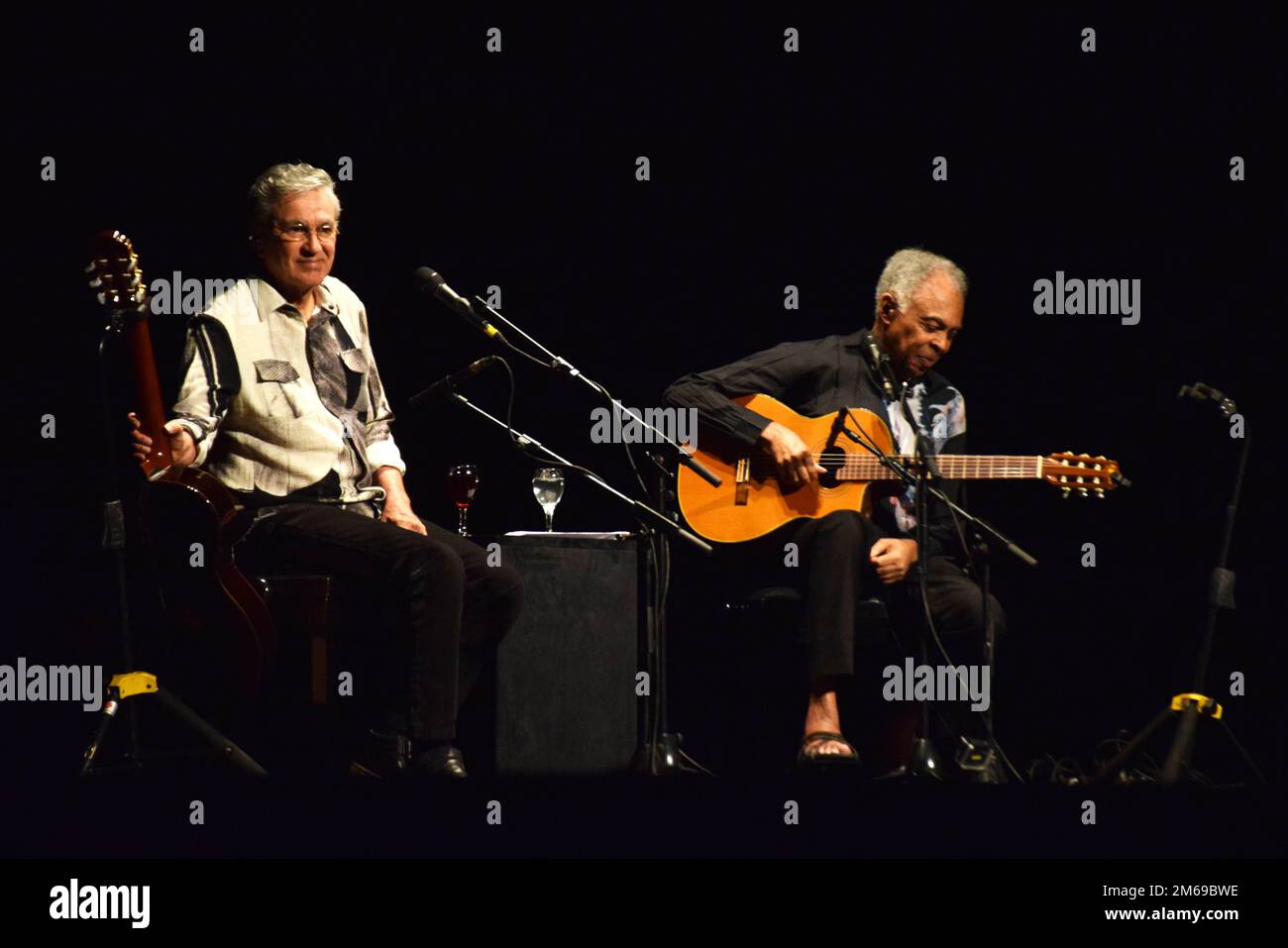 22nd luglio 2015 - Madrid, Caetano Veloso e Gilberto Gil si esibiscono al Teatro reale di Madrid. Foto Stock