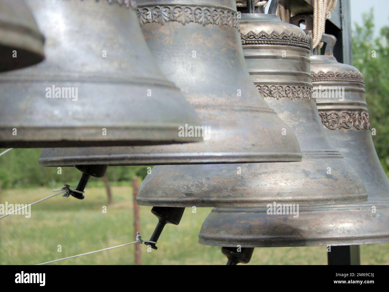 Campana per il campanile. Chiesa di Feodor Ushakov. Russia Foto Stock