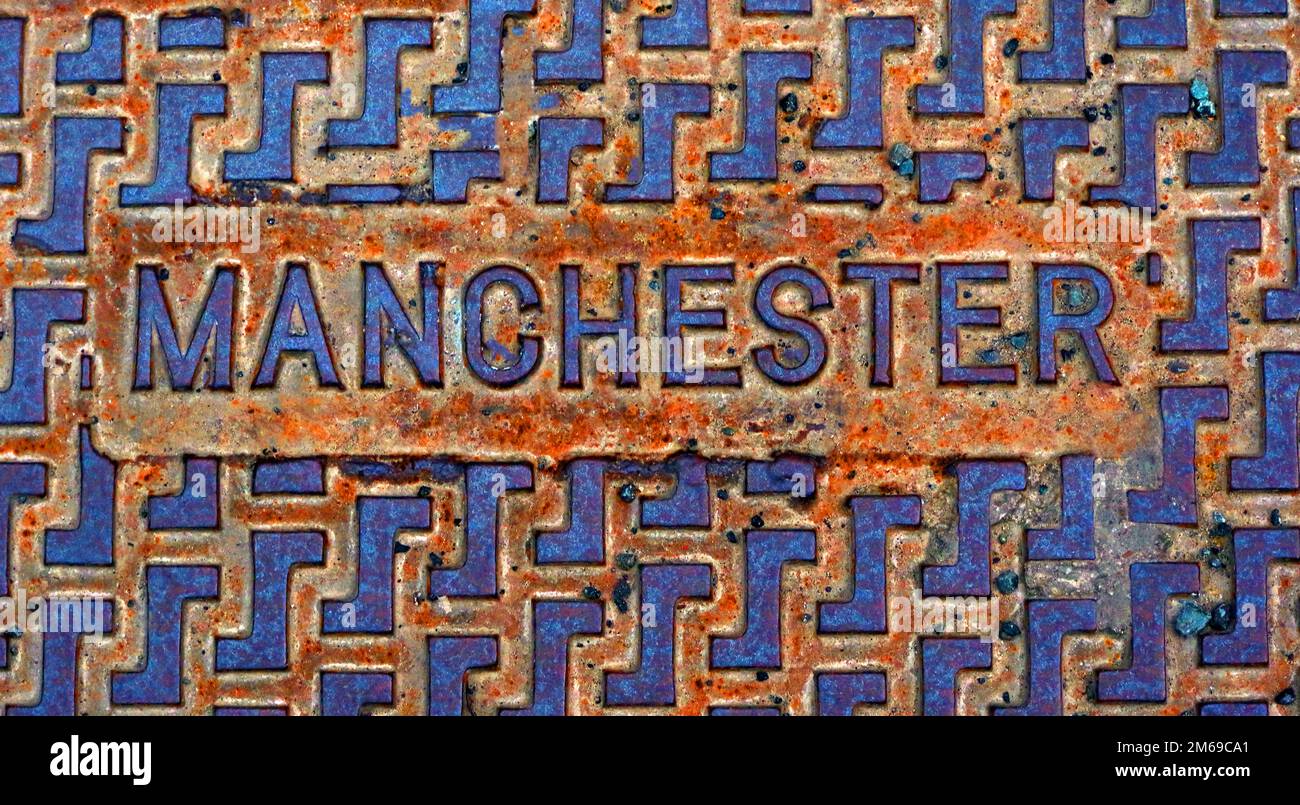 Griglia in ferro battuto di Manchester arrugginita, copertura per la rete stradale Foto Stock