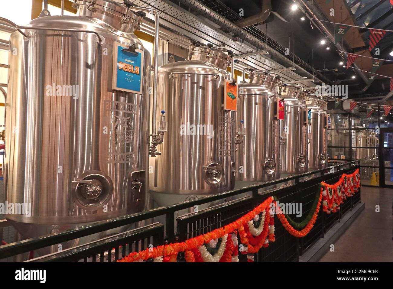 Serbatoi di birra a Bundobust, Indian Street food, St James's Building, 61-69, Oxford Street, Manchester, Inghilterra, Regno Unito, M1 6EQ Foto Stock