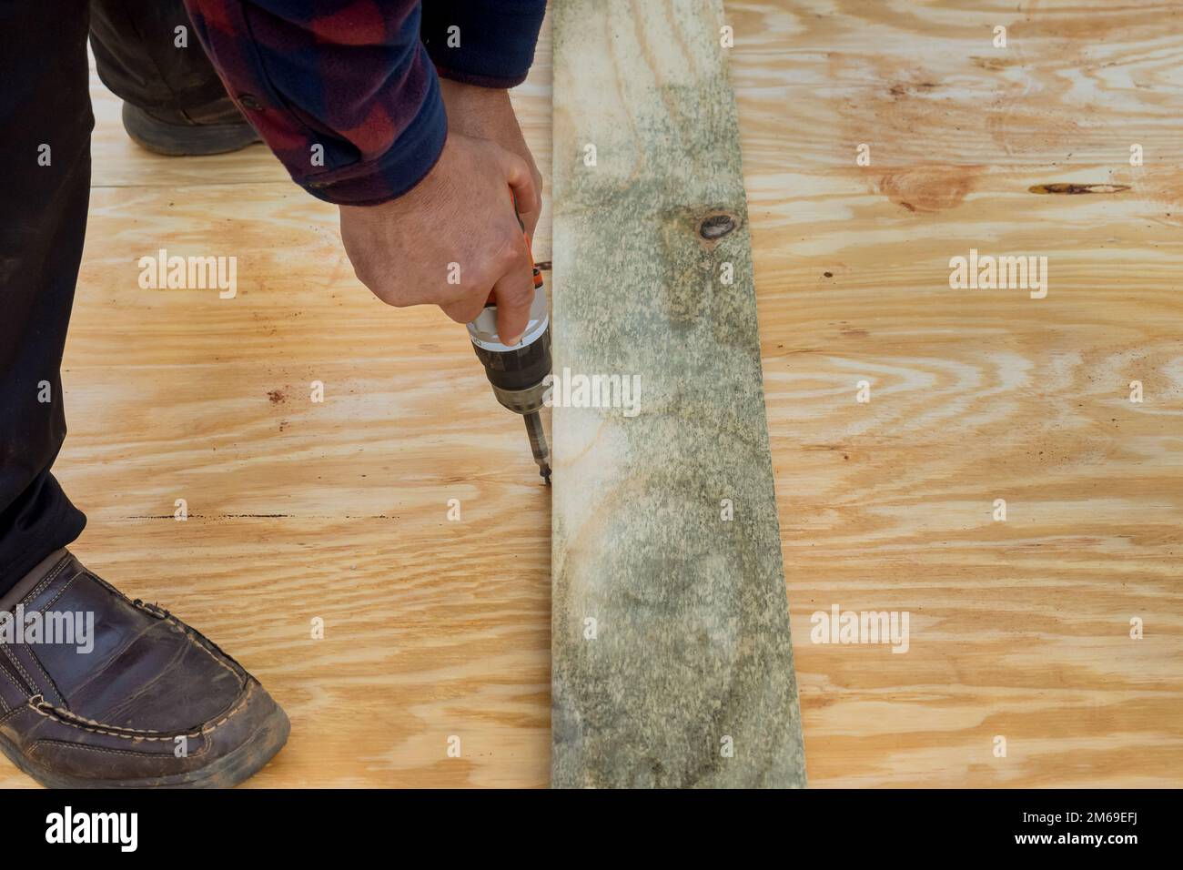 Una struttura di bastone di trave di cornice di legno per fondazione di coperta di capannone Foto Stock