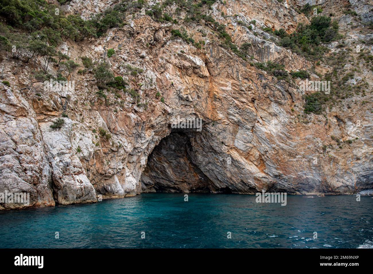Costa sull'isola di Skopelos, Grecia Foto Stock