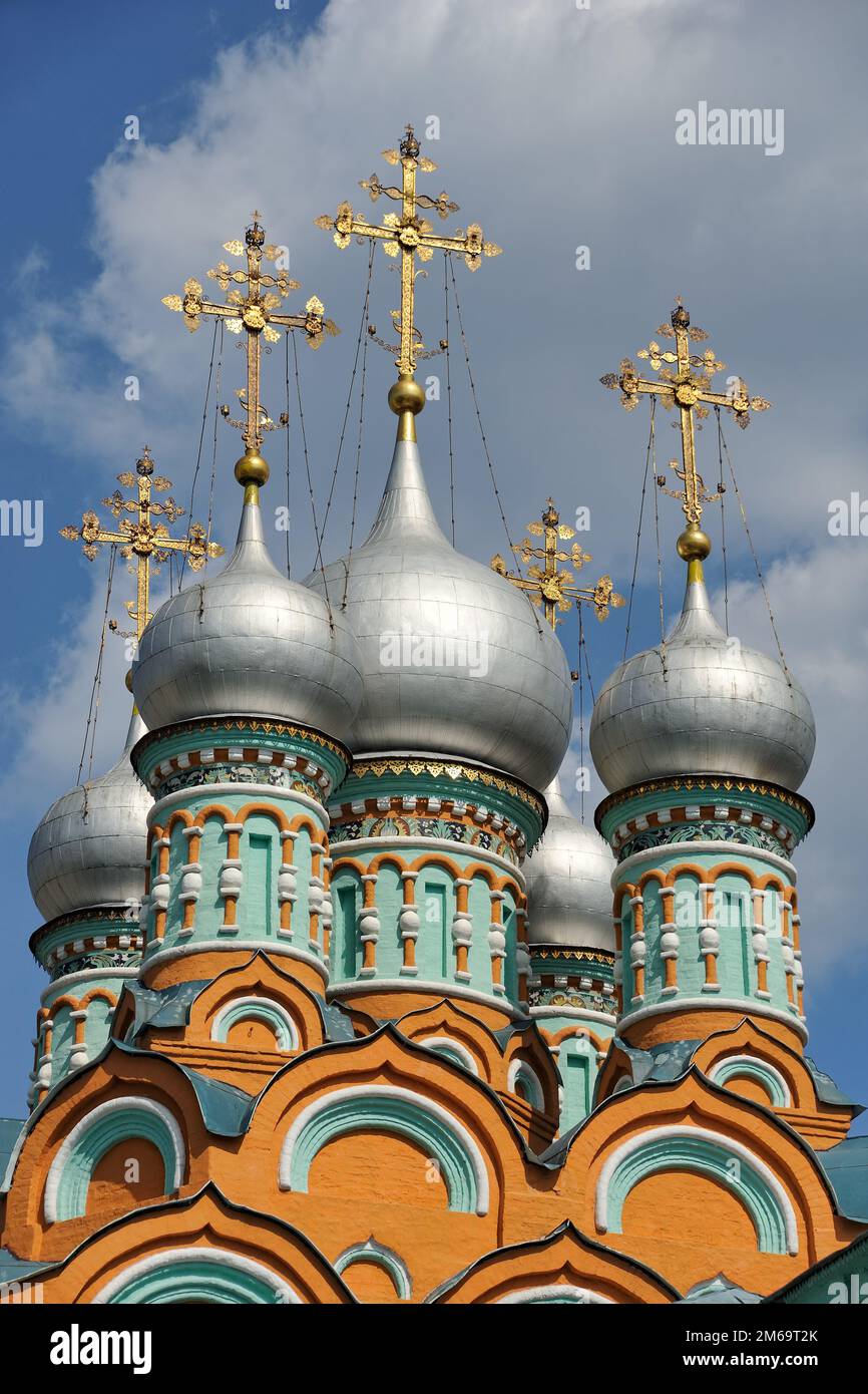 Cupole d'argento di San Chiesa Gregoriana a Polyanka - Mosca, Russia Foto Stock