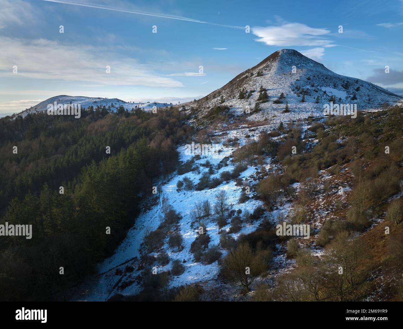 Vista aerea del lato sud delle colline di Eildon in una giornata croccante di inverni. Foto Stock