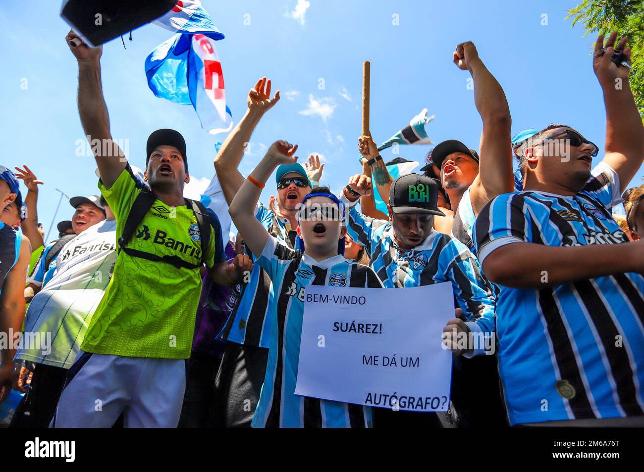 Porto Alegre, Brasile. 03rd Jan, 2023. RS - Porto Alegre - 01/03/2023 - GREMIO - ARRIVO DI LUIS SUAREZ - i fan di Gremio accolgono Luis Suarez, all'aeroporto internazionale Salgado Filho, a Porto Alegre./Sipa USA Credit: Sipa USA/Alamy Live News Foto Stock