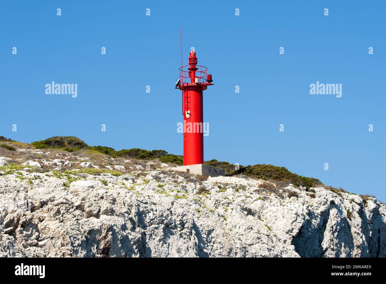 Faro sulla sommità di una rupe Foto Stock