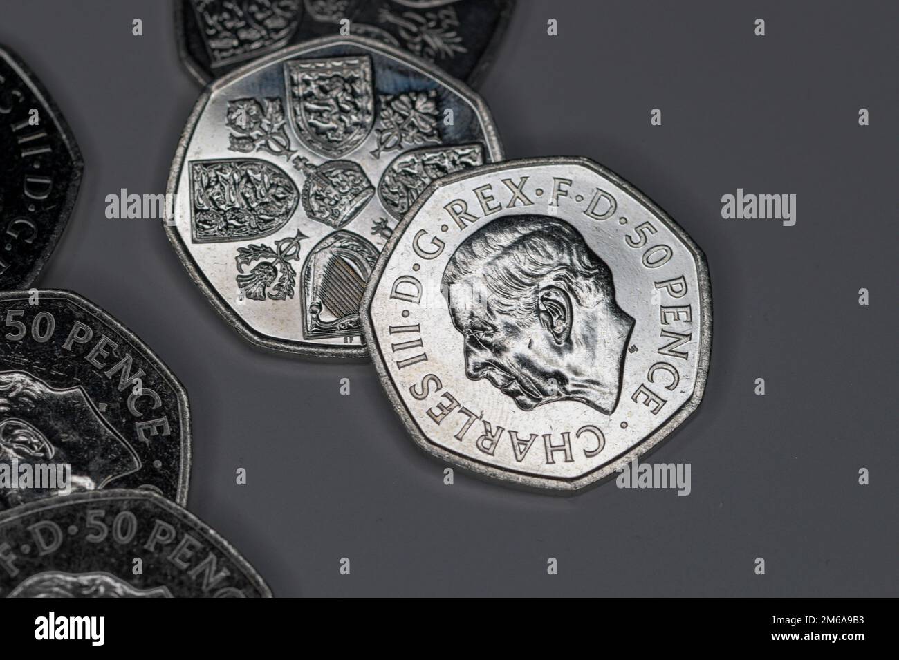 50P moneta, sua altezza reale re Carlo III Foto Stock
