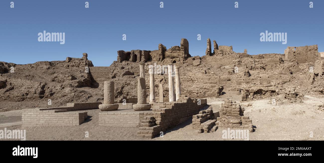 La casa dello Scribe reale e sovrintente del Tesoro, Butahamon, a Medinet Habu, West Bank, Luxor, Egitto. Foto Stock La casa dello Scribe reale e sovrintente del Tesoro, Butahamon, a Medinet Habu, West Bank, Luxor, Egitto. Foto Stock