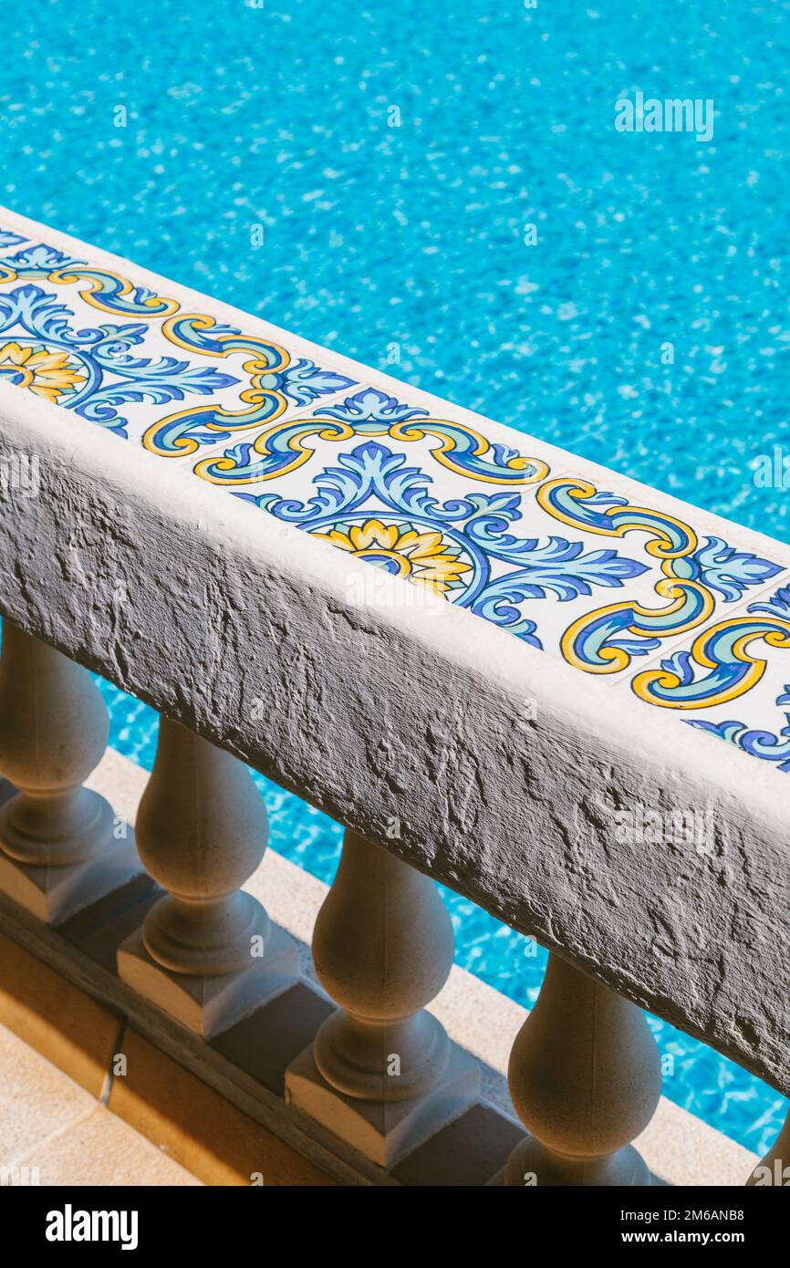 Balaustra mediterranea in piscina Foto Stock