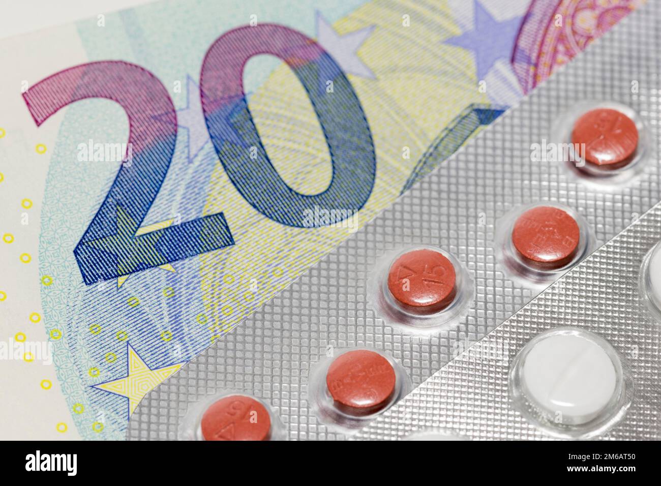 Compresse, confezioni blister, medicinali, banconote, immagine del simbolo, spese mediche, costi Foto Stock
