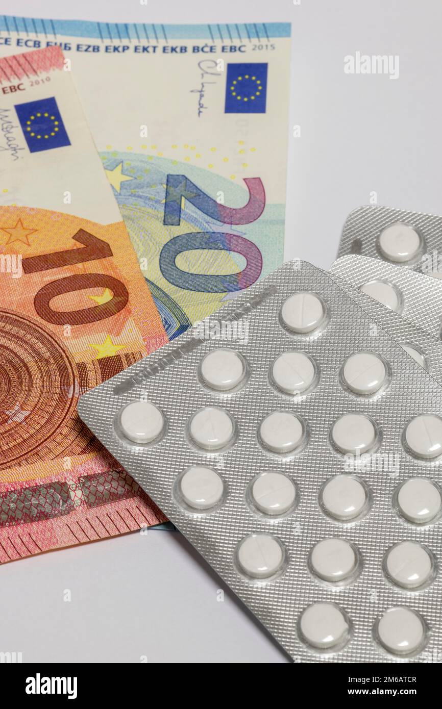Compresse, confezioni blister, medicinali, banconote, immagine del simbolo, spese mediche, costi Foto Stock