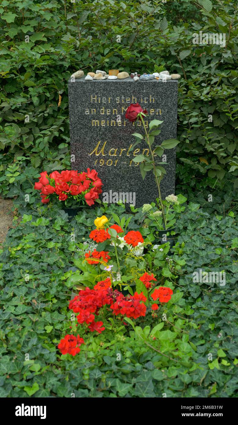 Tomba, Marlene Dietrich, Cimitero, Stubenrauchstrasse, Friedenau, Schoeneberg, Berlino, Germania Foto Stock