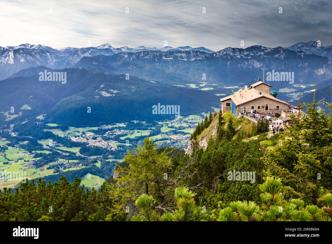 L'Eagles Nest o Kehlstein si affaccia sulla valle di Berchtesgaden, in Germania. Foto Stock