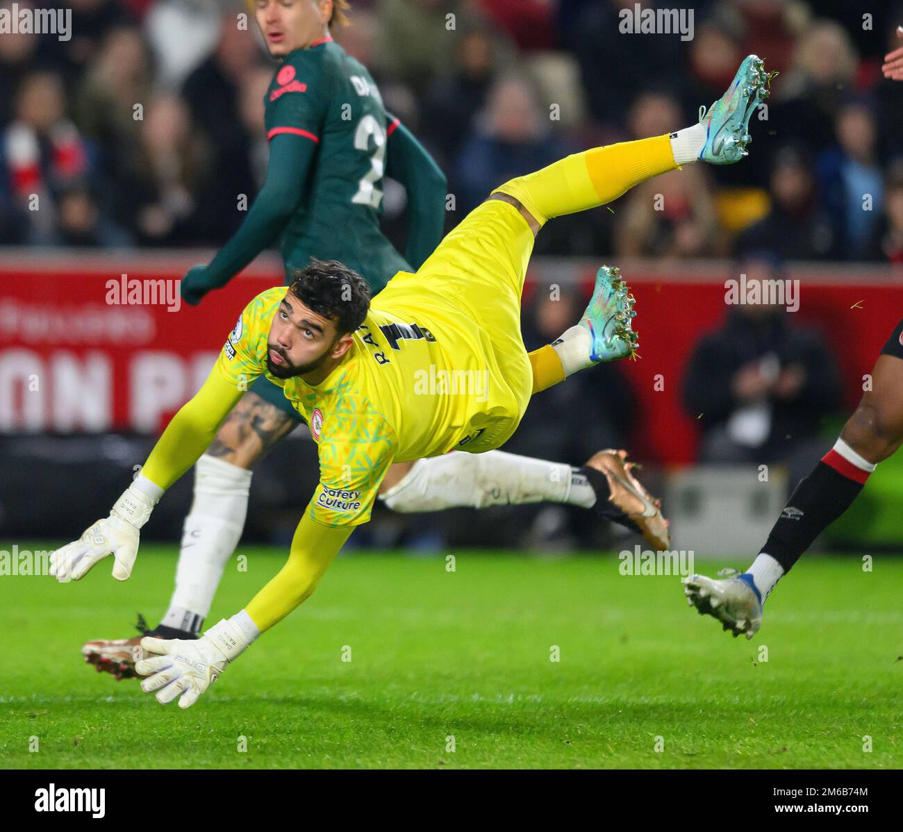 02 gennaio 2023 - Brentford / Liverpool - Premier League - GTECH Community Stadium David Raya di Brentford durante la partita della Premier League contro Liverpool. Foto : Mark Pain / Alamy Live News Foto Stock