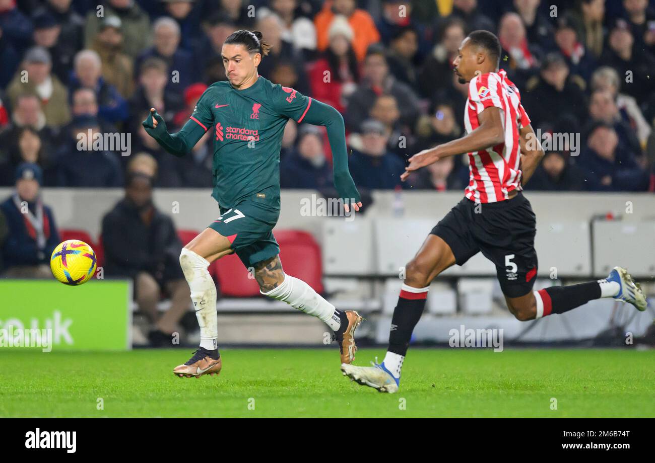 02 gennaio 2023 - Brentford / Liverpool - Premier League - GTECH Community Stadium Darwin Nunez di Liverpool durante la partita della Premier League contro Brentford. Foto : Mark Pain / Alamy Live News Foto Stock