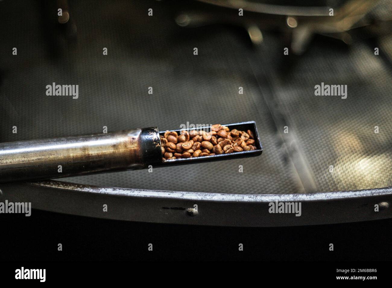Nella tostatura del caffè Foto Stock
