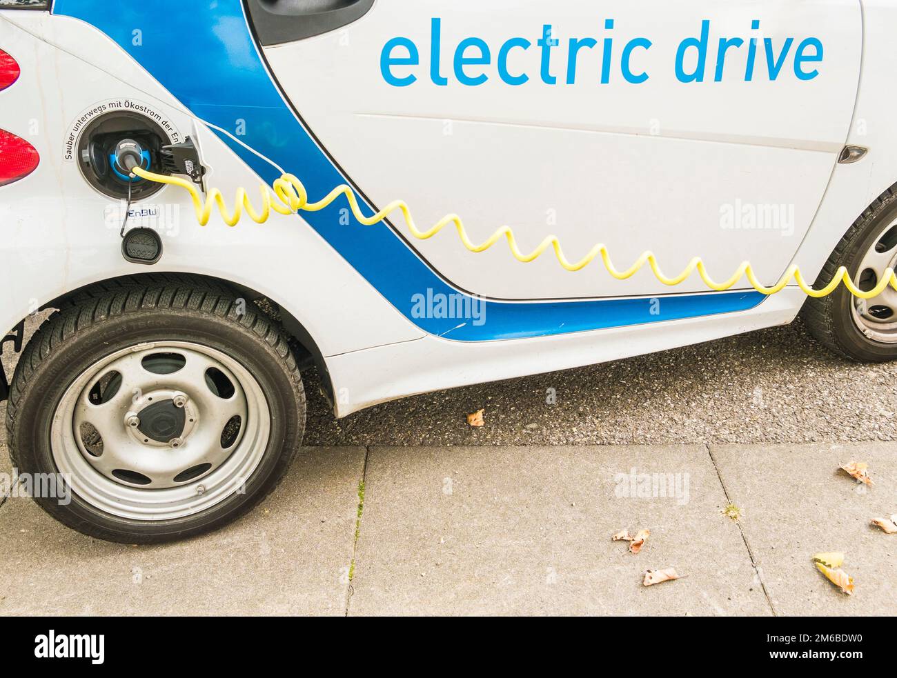 Trasmissione elettrica, stazione di ricarica per mobilità elettrica Foto Stock