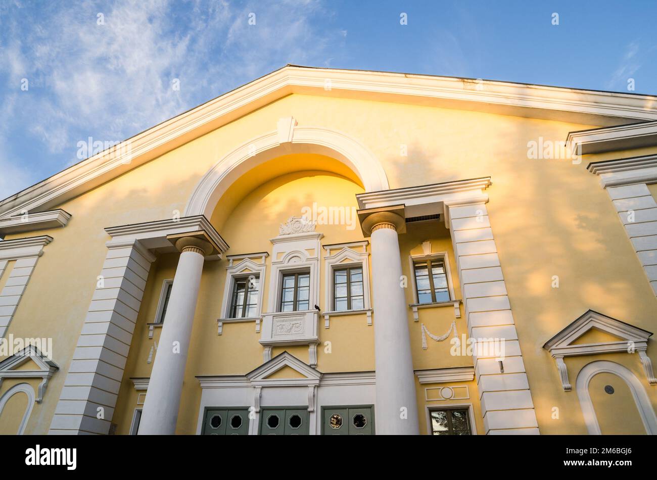 Casa della Cultura di Sillamae. L'architettura dell'epoca di Stalin Foto Stock