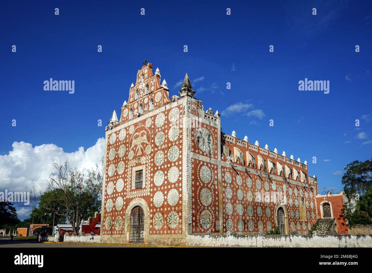 Convento di Santo Domingo de Guzman a Uayma. Uayma è una piccola città dello stato di Yucatán a circa 15 km da Valladolid, Yucatan, Messico Foto Stock