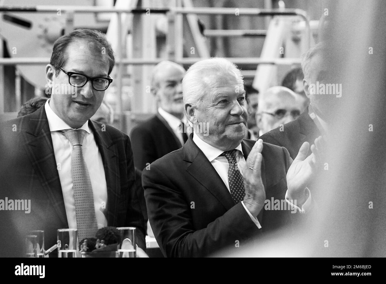 Alexander Dobrindt e RÃ¼diger Grube, CEO di DB, in occasione di 25 anni DI TRENI GHIACCIO in Germania Foto Stock