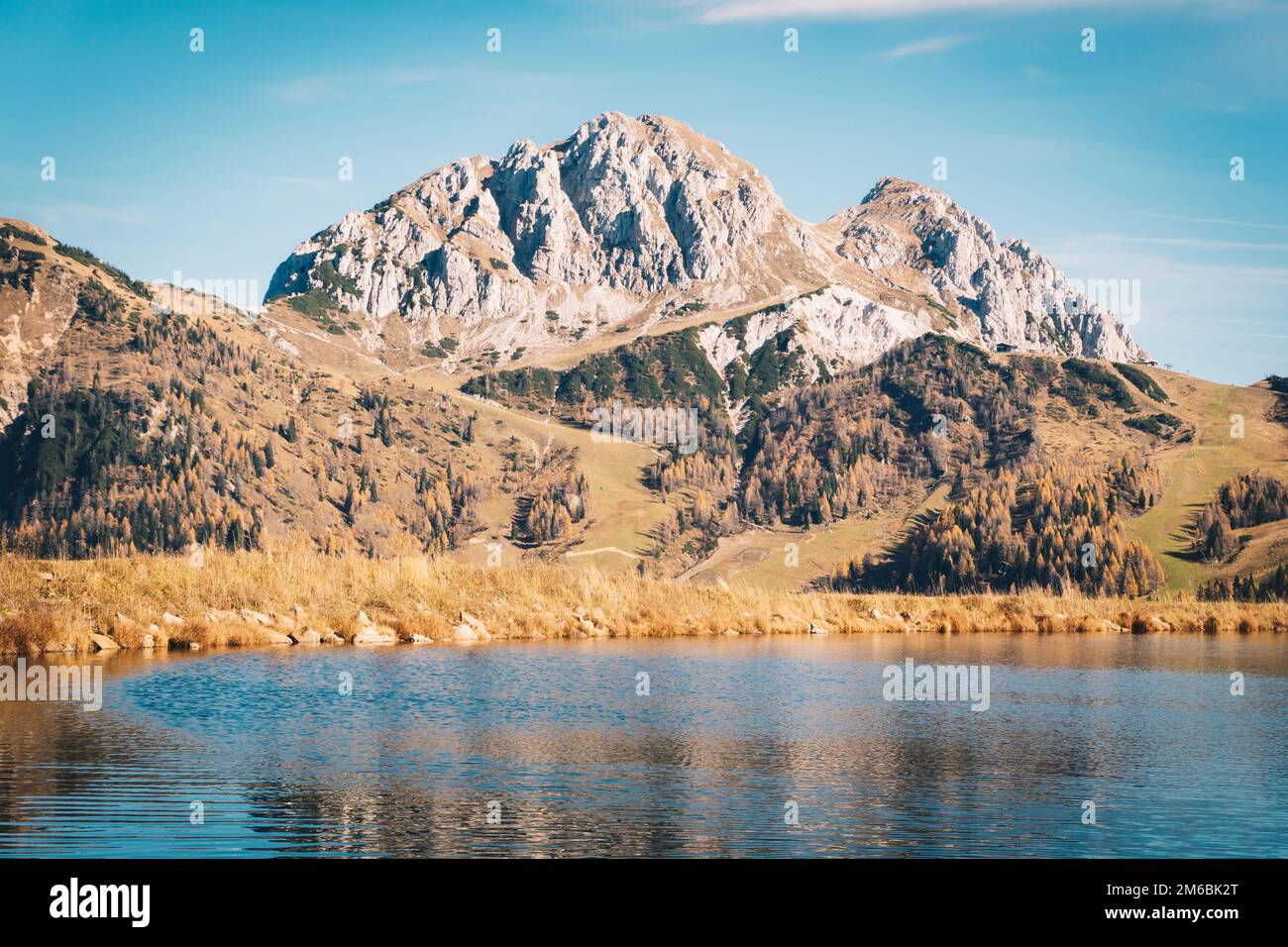 Nassfeld e Gartnerkofel montagna in Carinzia, Sud dell'Austria. Panorama autunnale panoramico sulle Alpi austriache. Foto Stock