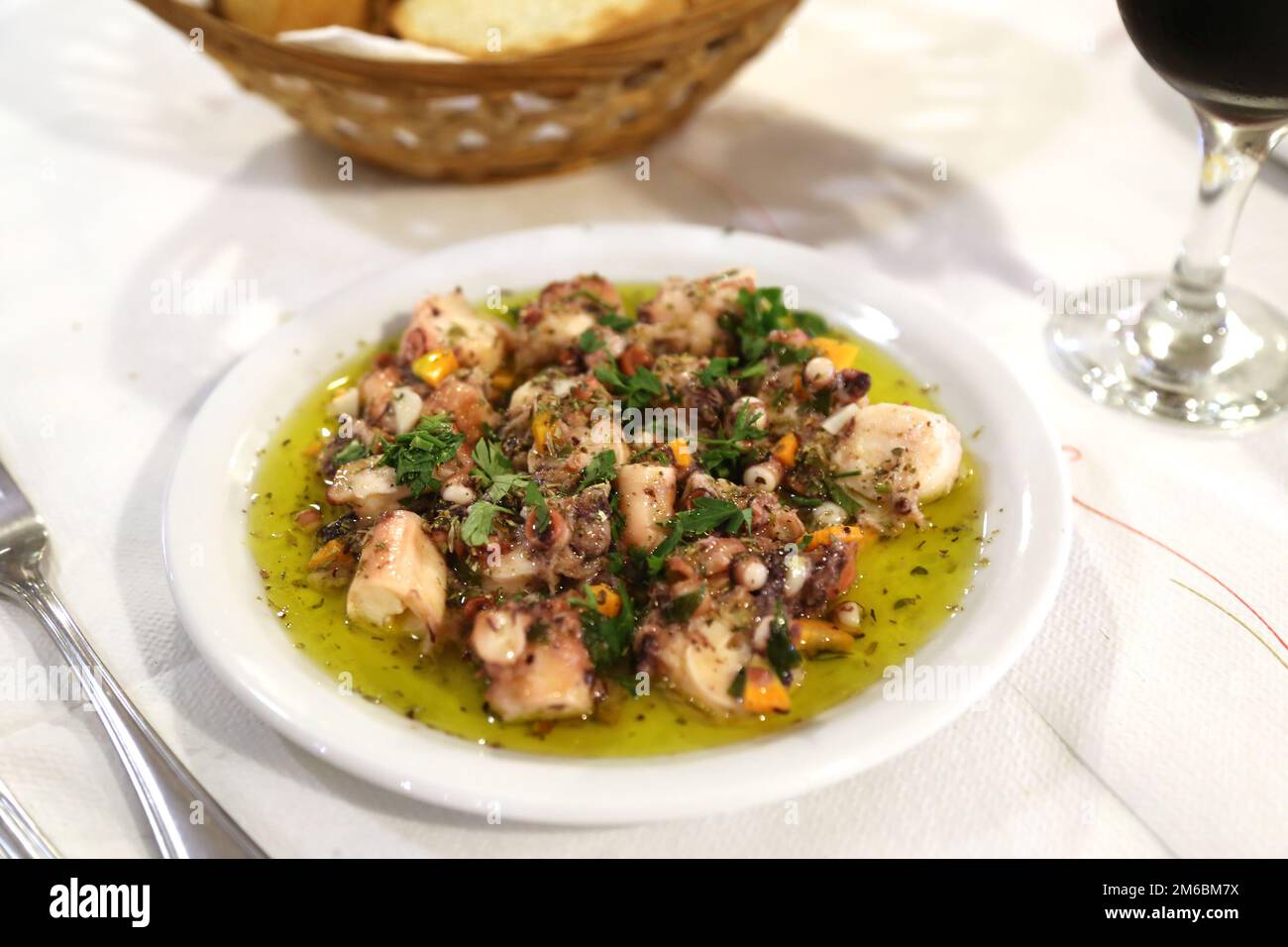 Uno spuntino di polpo alla griglia Foto Stock