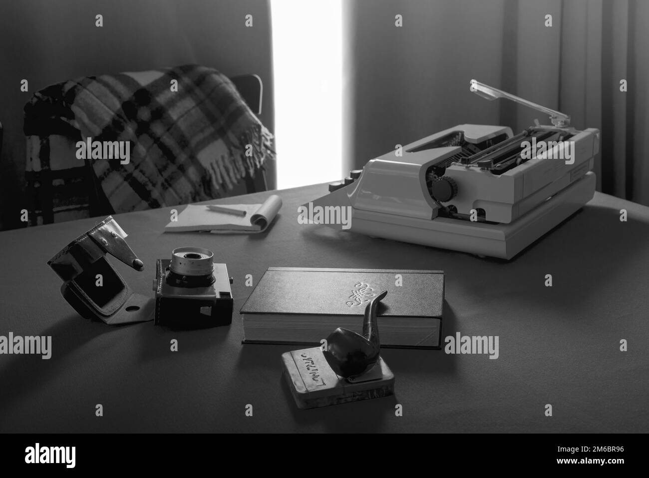 Installazione retrò di un desktop giornalista Foto Stock