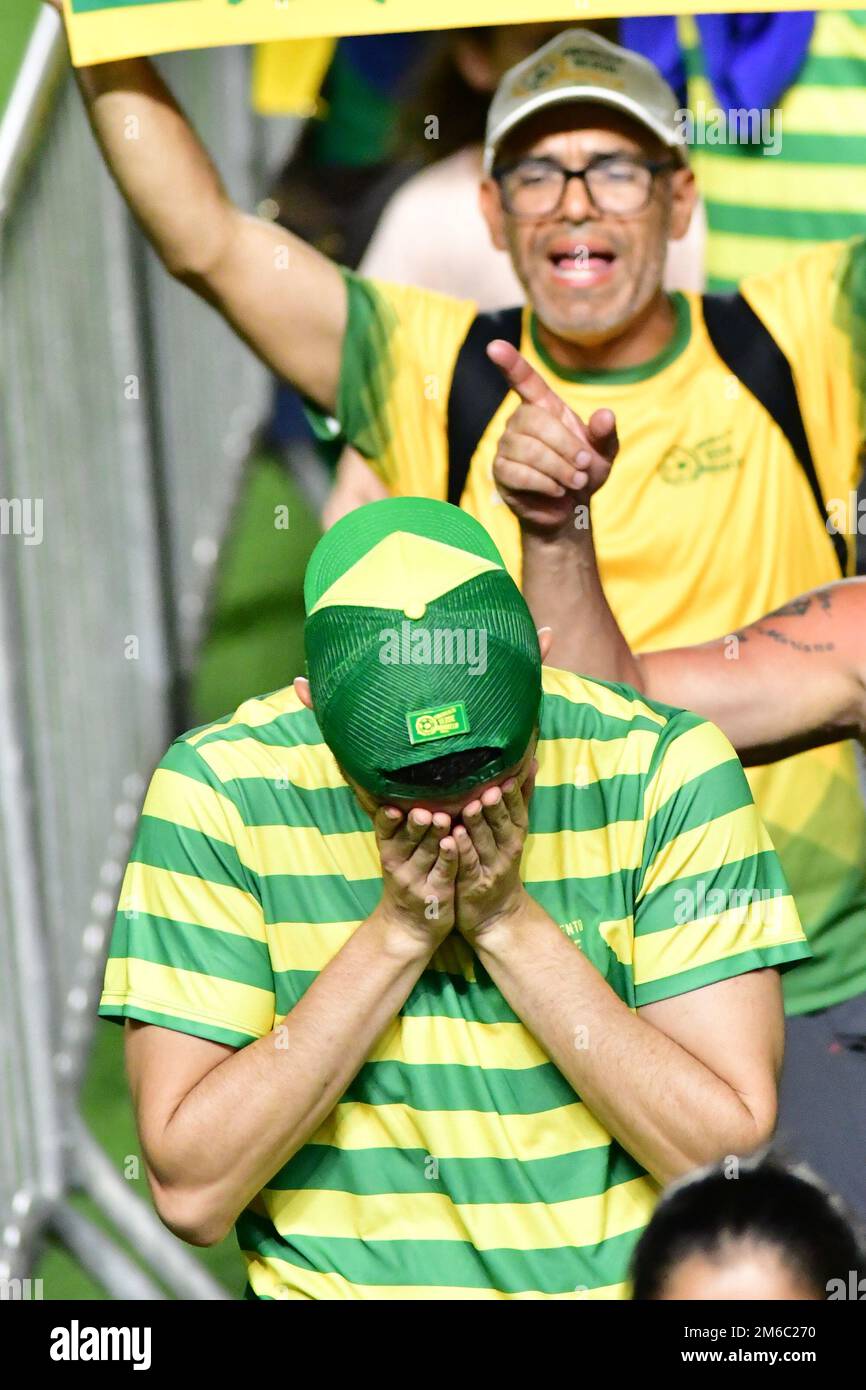 SANTOS, SP - GENNAIO 2: Il tifoso grida durante il funerale Pelé, leggenda del calcio, allo Stadio Vila Belmiro il 2 Gennaio 2023 a Santos, Brasile. La leggenda del calcio brasiliano è passata via dal cancro. (Foto di Leandro Bernardes/PxImages) Foto Stock