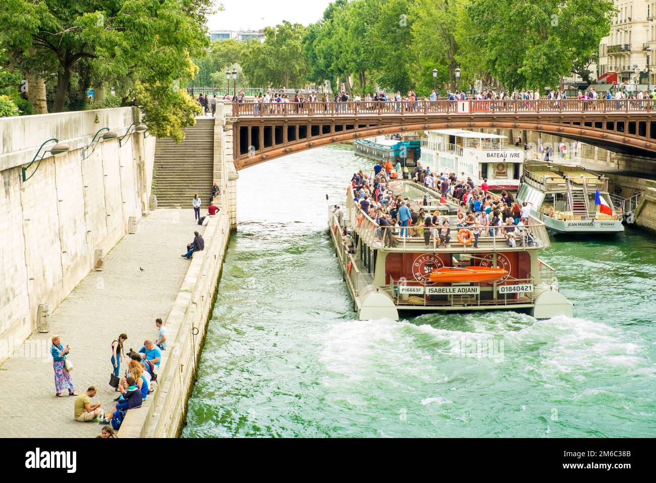 Isabelle adjani, barca di bateaux parisiens flotta turistica crociera sul fiume senna Foto Stock