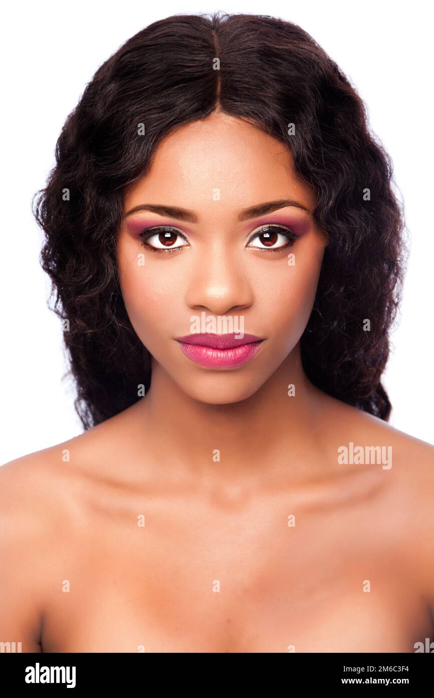 Bellezza africana viso con trucco e capelli ricci Foto Stock
