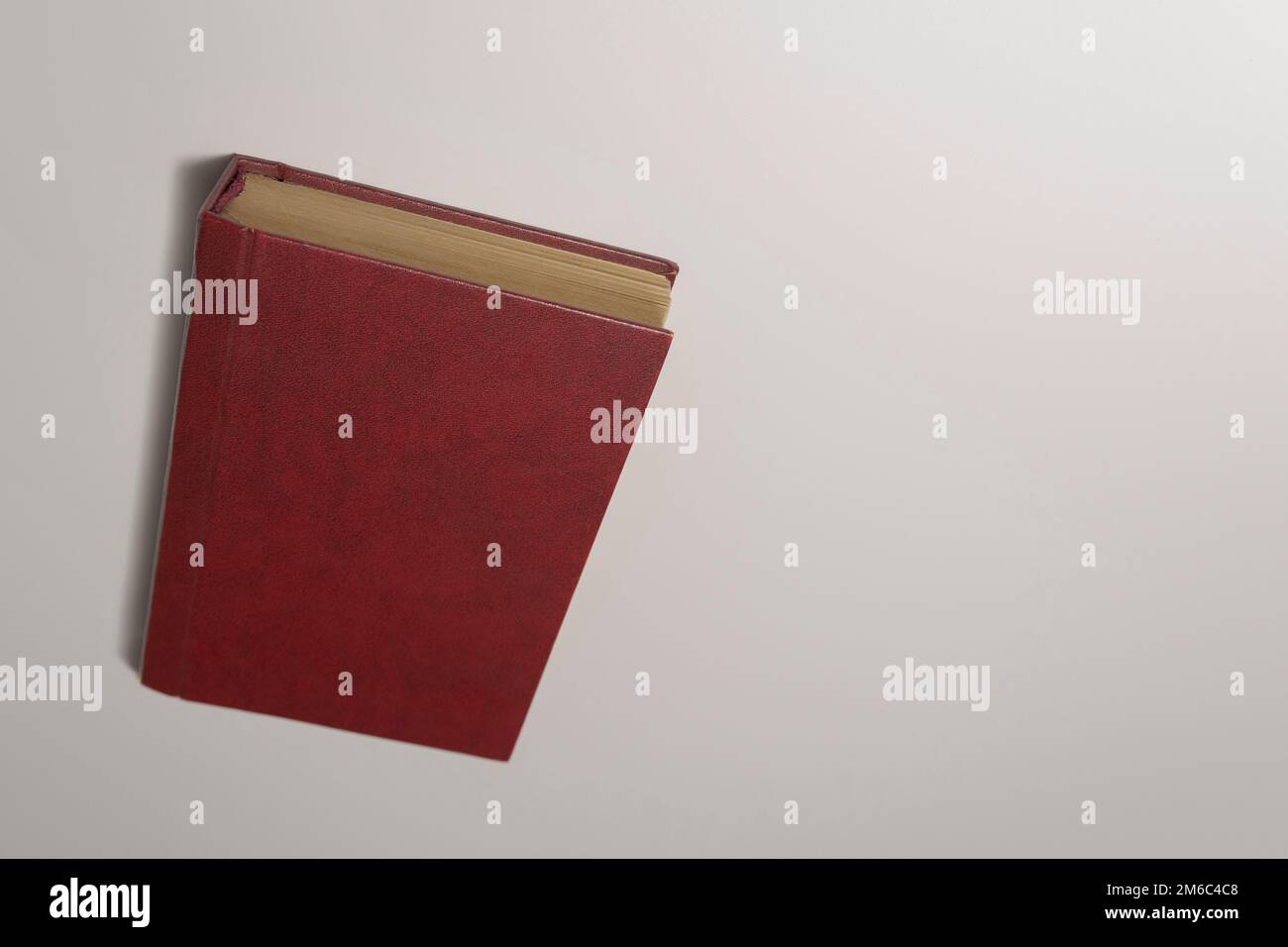 Un vecchio libro senza titolo. spazio libero per titolo e testo Foto Stock