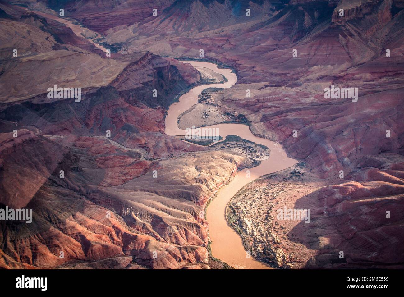 Vista sul fiume colorado in Grand Canyon dall'elicottero Foto Stock