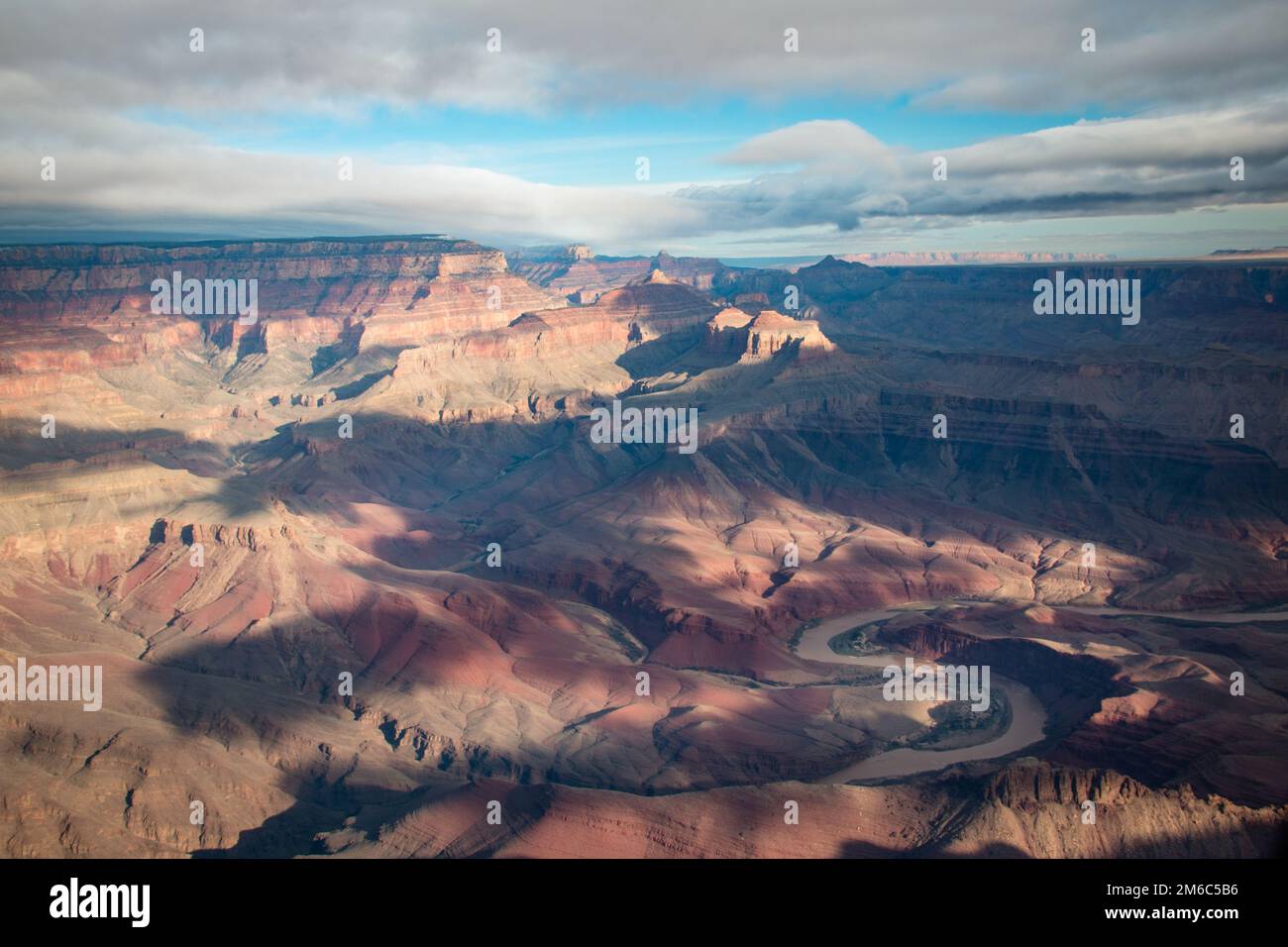 Vista sul fiume colorado in Grand Canyon dall'elicottero Foto Stock