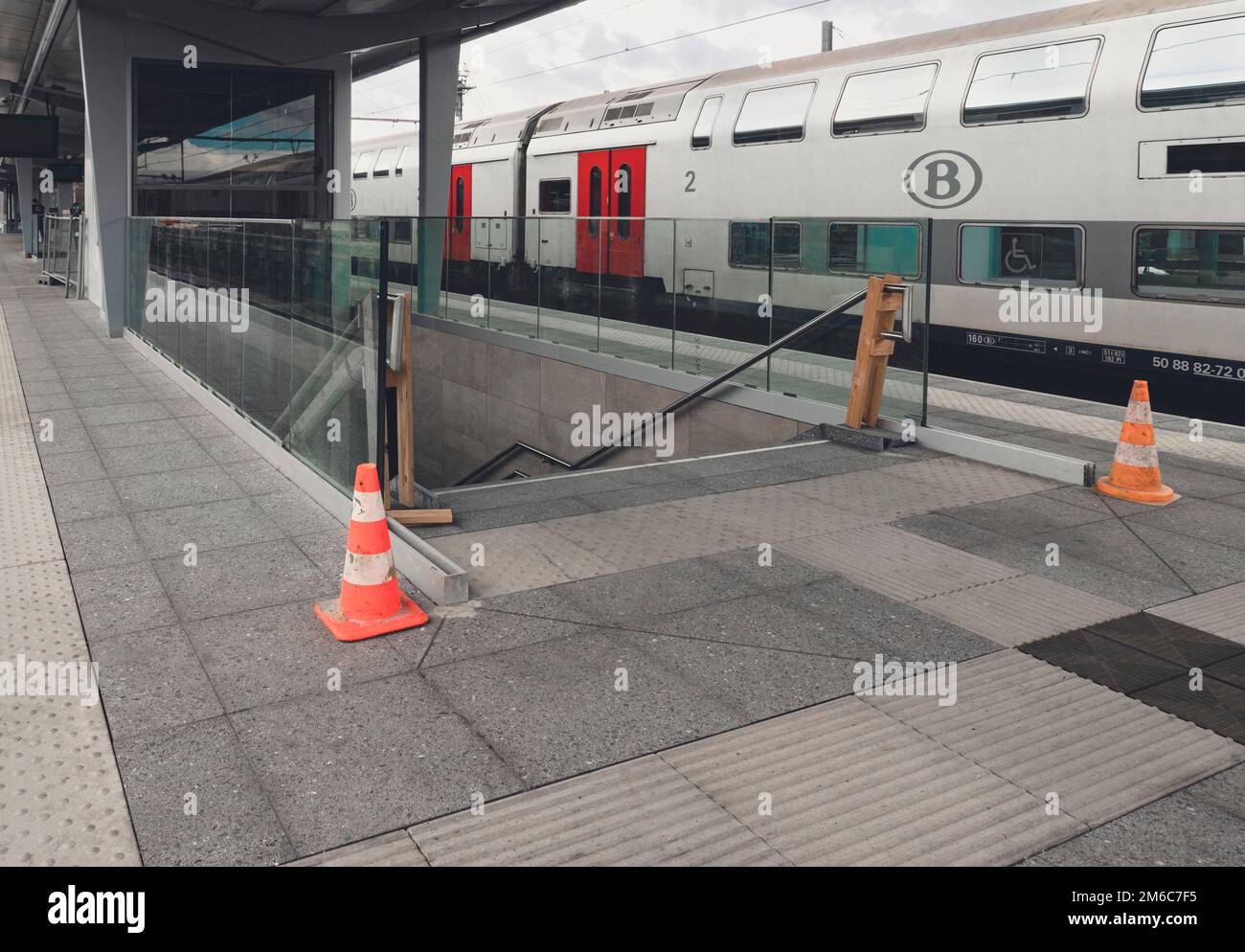 Hasselt, Limburgo - Belgio - 06.20.2021. Il sottopassaggio della stazione ferroviaria è chiuso per l'attraversamento Foto Stock