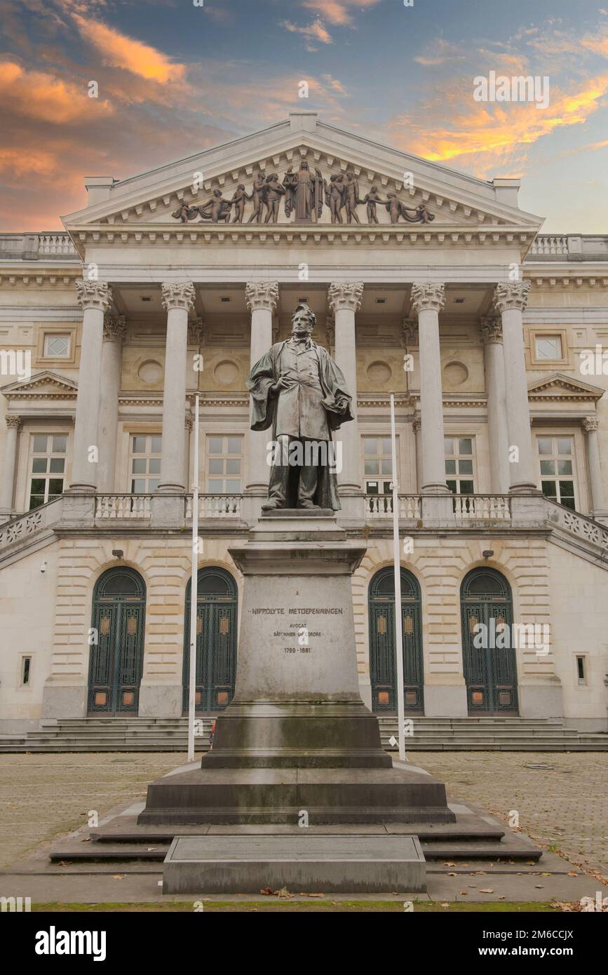 Gand, Regione fiamminga-Belgio. 22-08-2021. Statua di Hippolyte Metdepenningen. Avvocato belga, presidente dell'Associazione degli avvocati di Gand e politico Foto Stock
