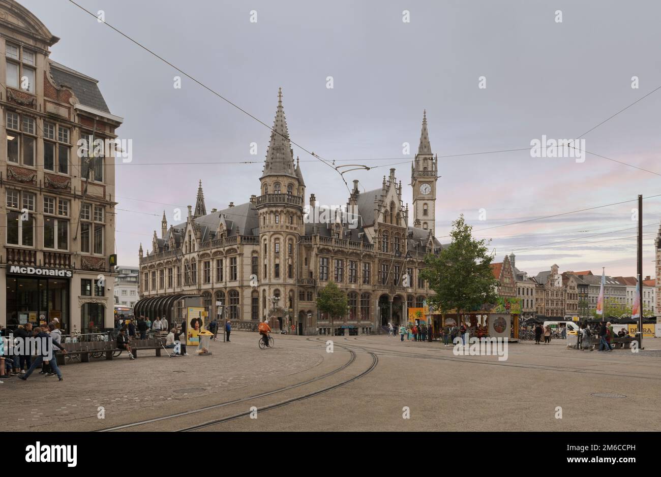 Gand, Regione fiamminga-Belgio. 22-08-2021. Vista sulla piazza centrale di Gand. Autunno città paesaggio Foto Stock