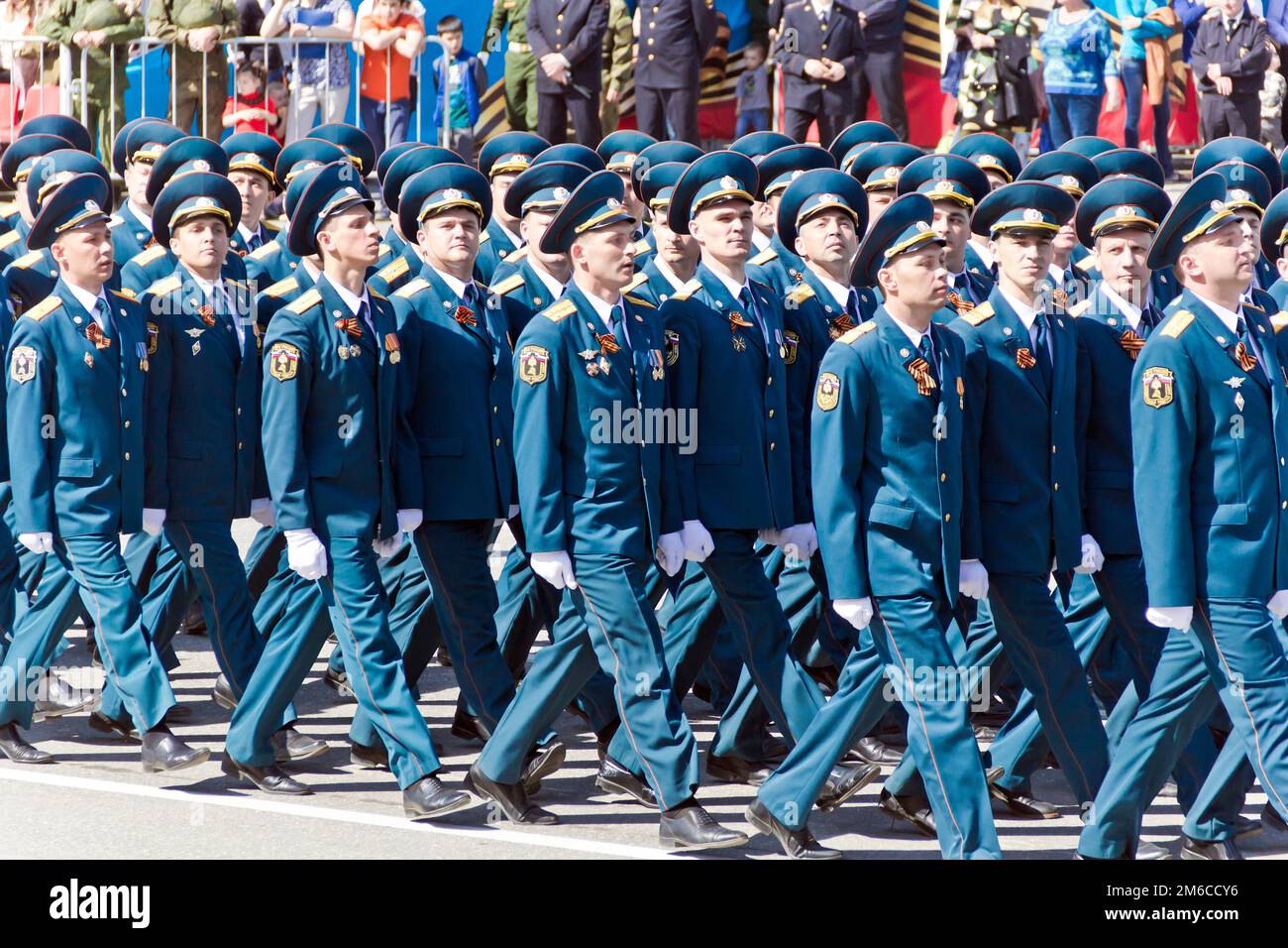 I soldati russi marciano alla parata il giorno della Vittoria, 9 maggio 2017 a Samara, Russia. Foto Stock