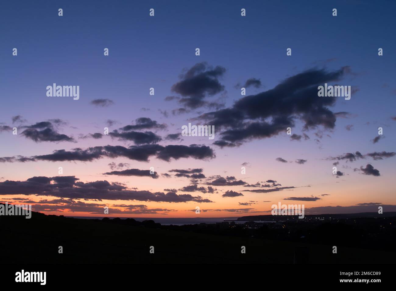 Cielo serale sul Sussex, subito dopo il tramonto. Foto Stock