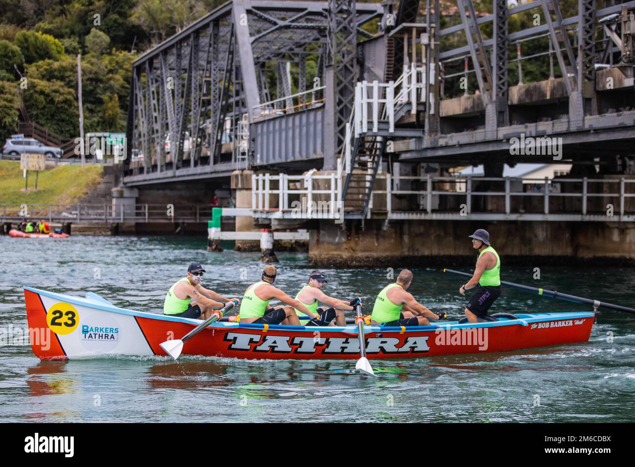 Narooma, nuovo Galles del Sud, Australia. 3rd Jan, 2023. NAROOMA, AUSTRALIA - GENNAIO 3: I concorrenti gareggiano a Wagonga Inlet il giorno 3 del George Bass Surfboat e della Ski Marathon 2023 il 3 Gennaio 2023 a Narooma, Australia. (Credit Image: © Chris Putnam/ZUMA Press Wire) Foto Stock