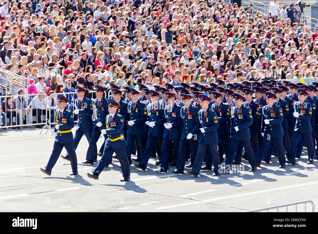 I soldati russi marciano alla parata dell'annuale Giornata della Vittoria, maggio, Foto Stock