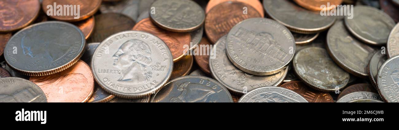 Pile di monete in dollari americani quarti di monete Dimes Nickels Pennies Foto Stock