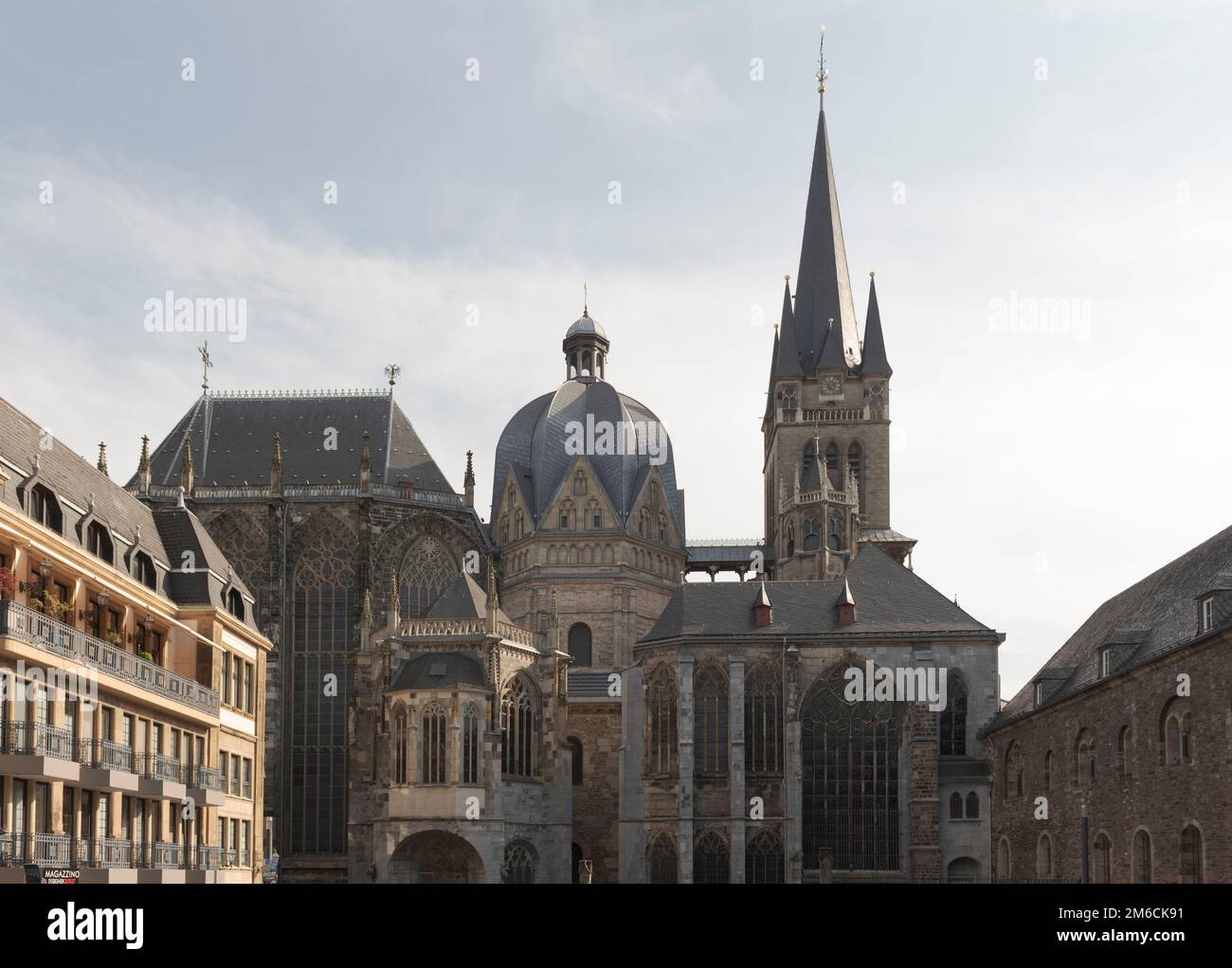 Aquisgrana. Colonia - Germania 24-08-2021. Torre della Cattedrale su uno sfondo di cielo blu Foto Stock
