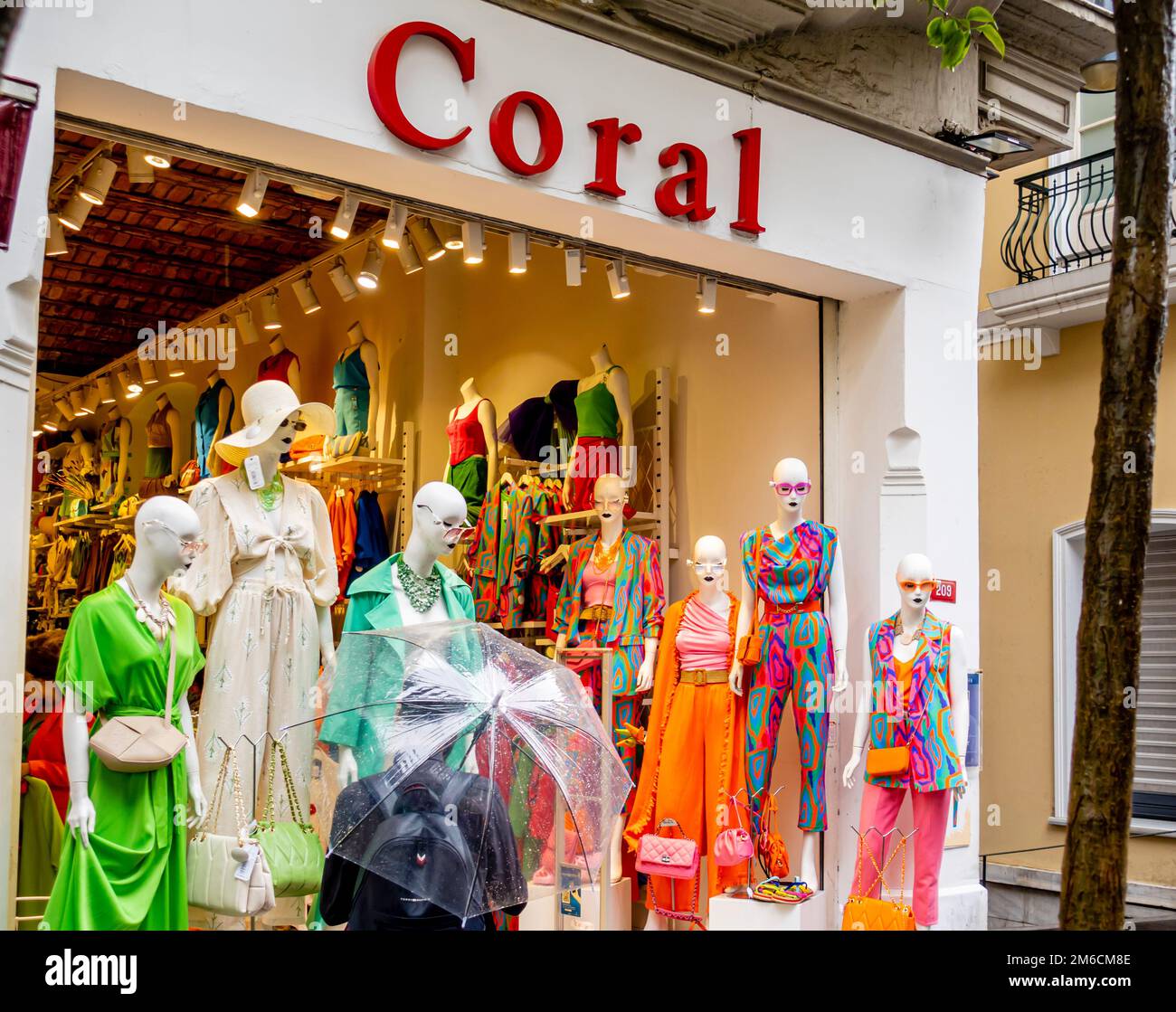 Coral Beyoğlu - negozio di abbigliamento - vendita al dettaglio Istiklal Street, Istanbul, turchia Foto Stock