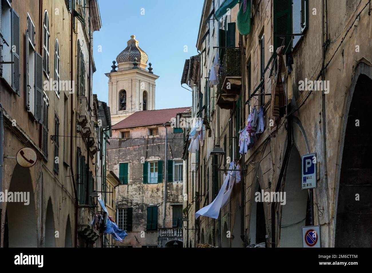 Tradizionale città italiana. Taggia, Liguria Foto Stock