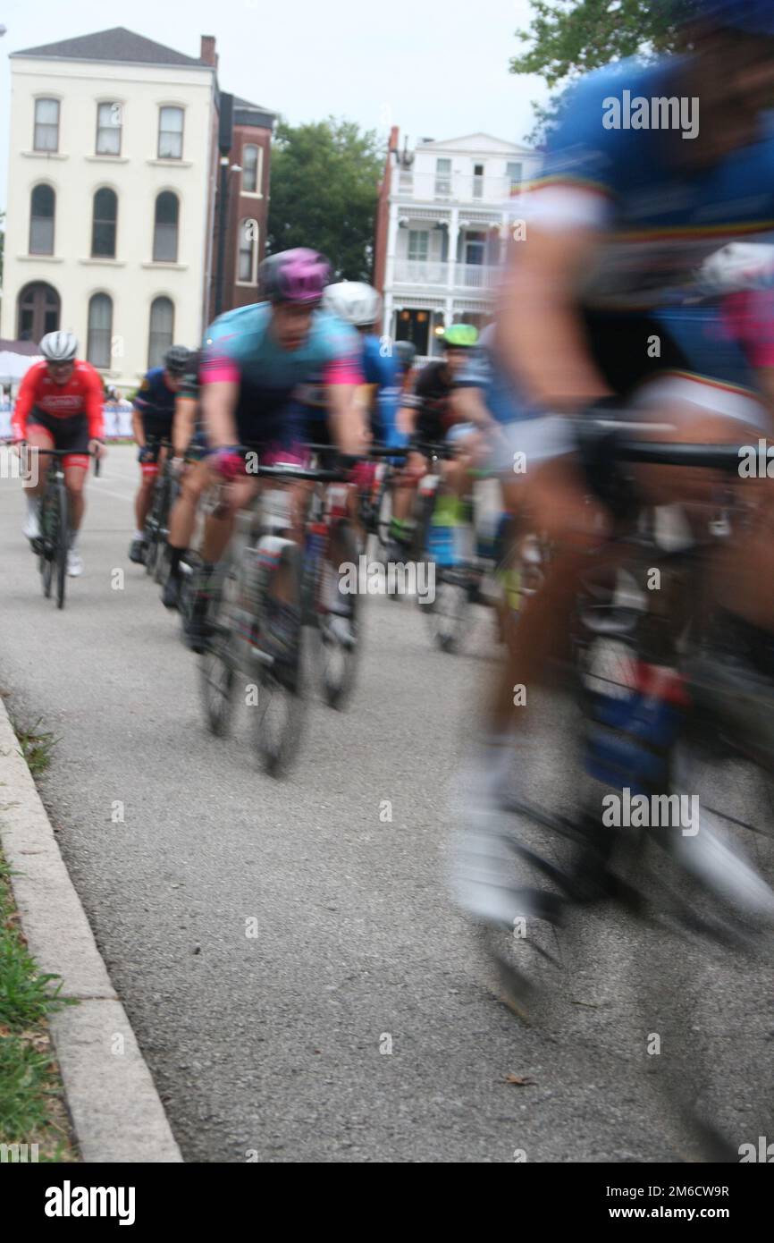 In bicicletta a St. Louis, Missouri, USA durante il Tour de Lafayette 2022. Coppa Gateway 2022 Foto Stock