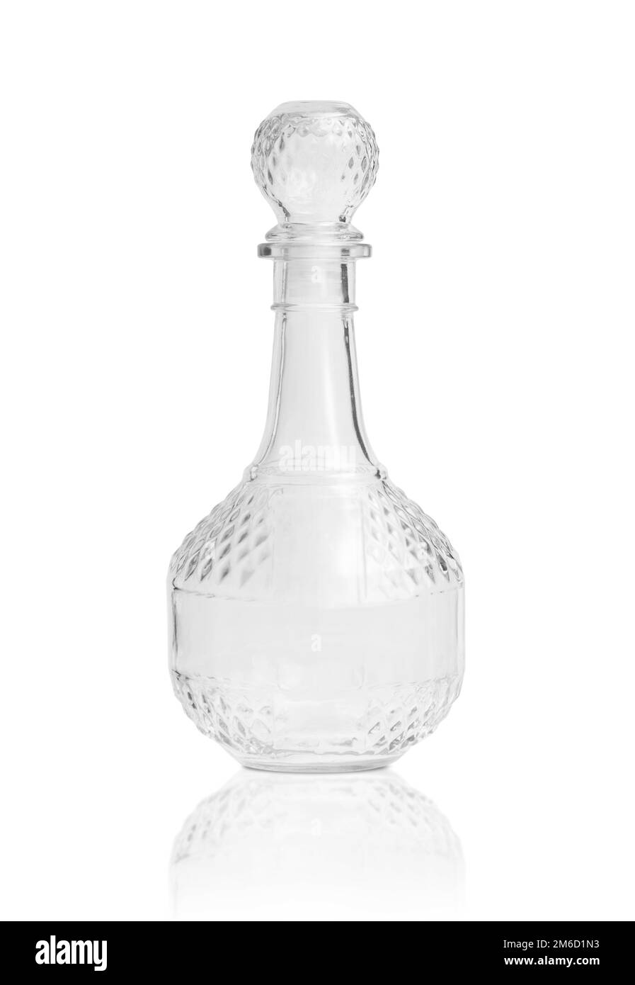 Bottiglia di alcool originale vuota isolata su sfondo bianco Foto Stock Bottiglia di alcool originale vuota isolata su sfondo bianco Foto Stock