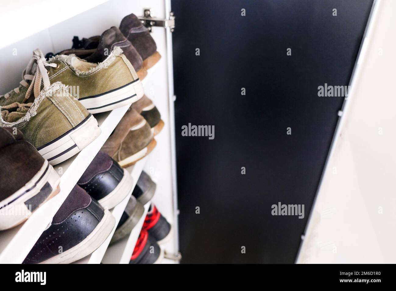 Scaffale di scarpe da ginnastica scaffale di primo piano Foto Stock