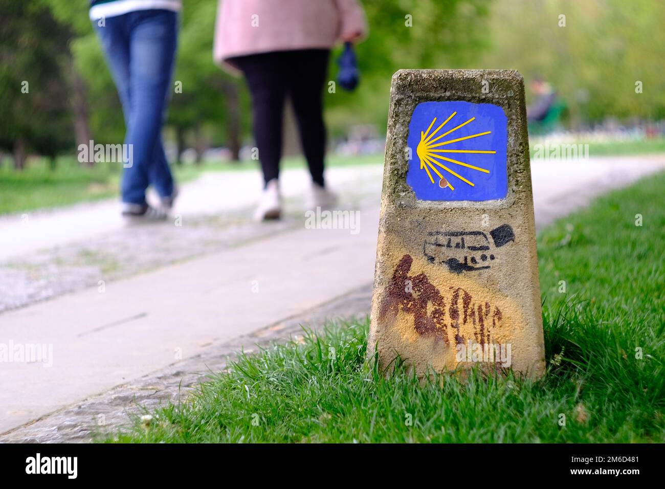 Via del segnale di San Giacomo segna la via per il santo pellegrinaggio Foto Stock