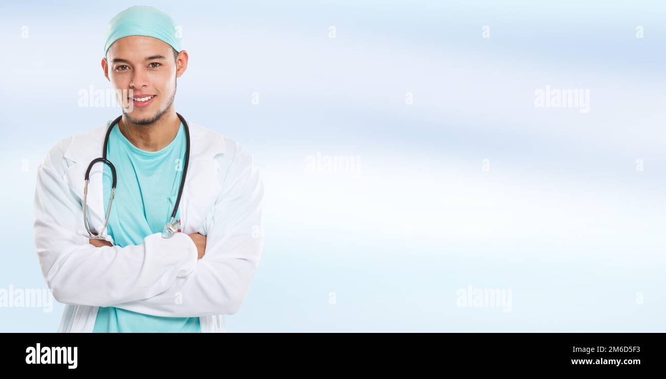 Giovane medico ritratto occupazione istruzione uomo latino lavoro medico generale banner copyspace copy space Foto Stock