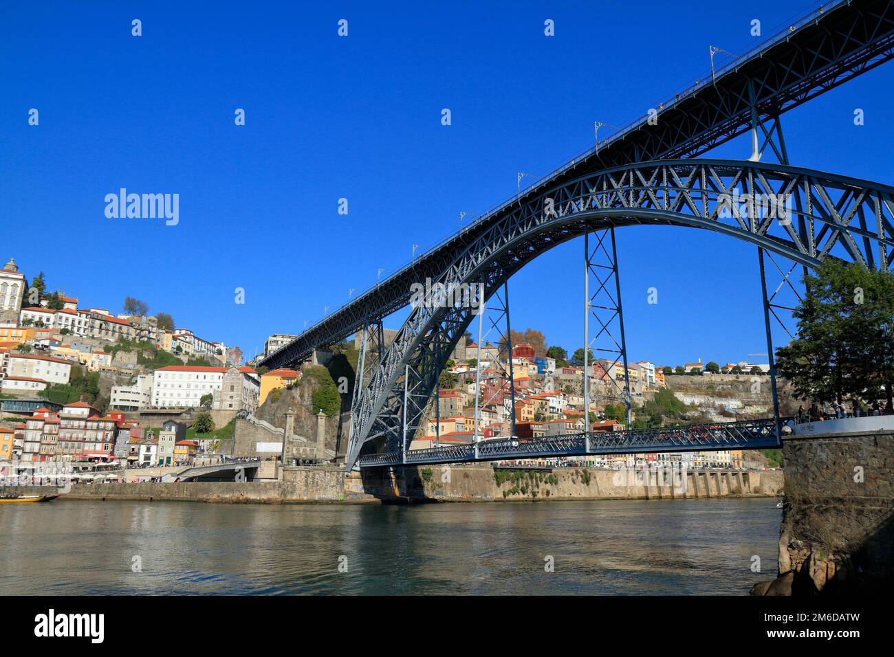 Il ponte Dom Luis i sul fiume Douro a Porto Foto Stock